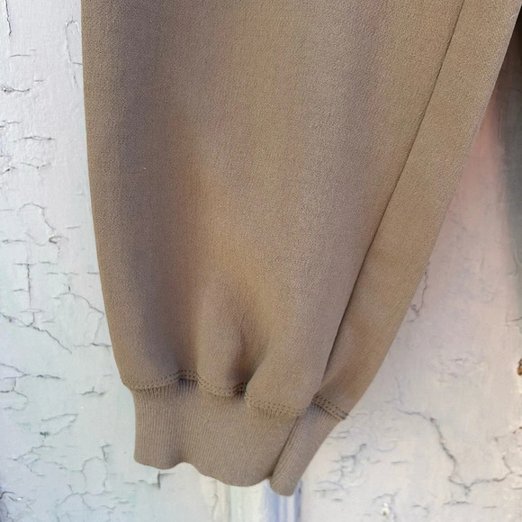 Aritzia Wilfred Khaki Buffon Pant Joggers,  size M - Picture 7 of 12